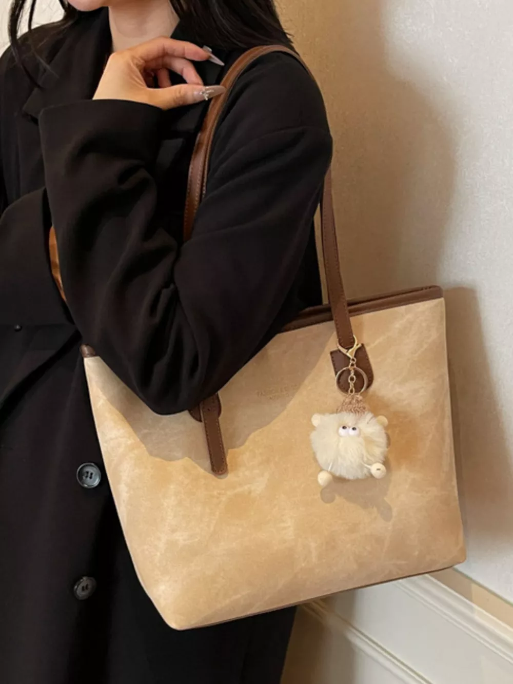 Shoulder Bag with Plush Charm, image 3