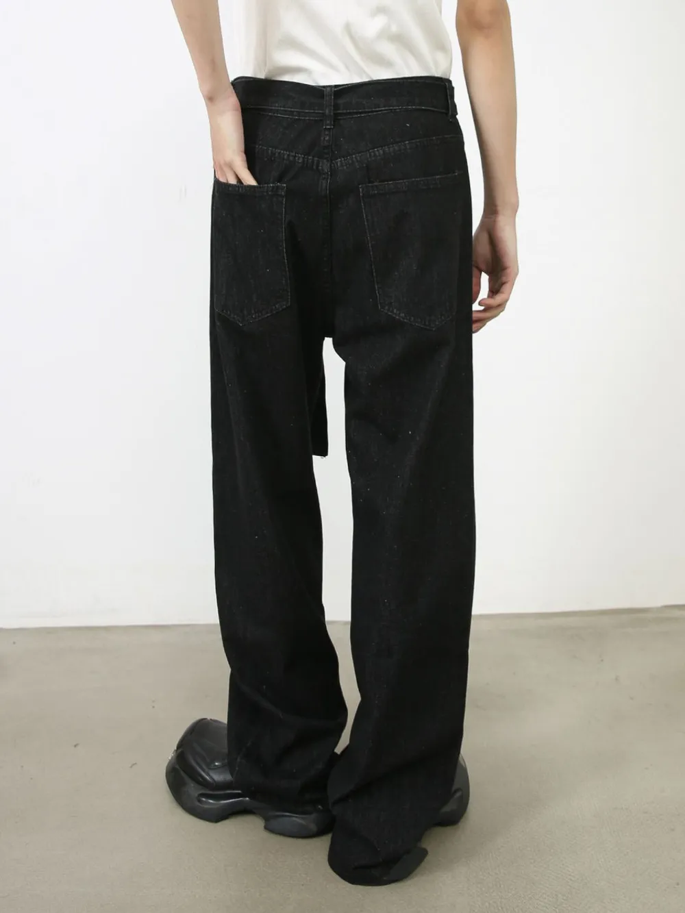 Men's Loose Fit Jeans with Pockets, image 2