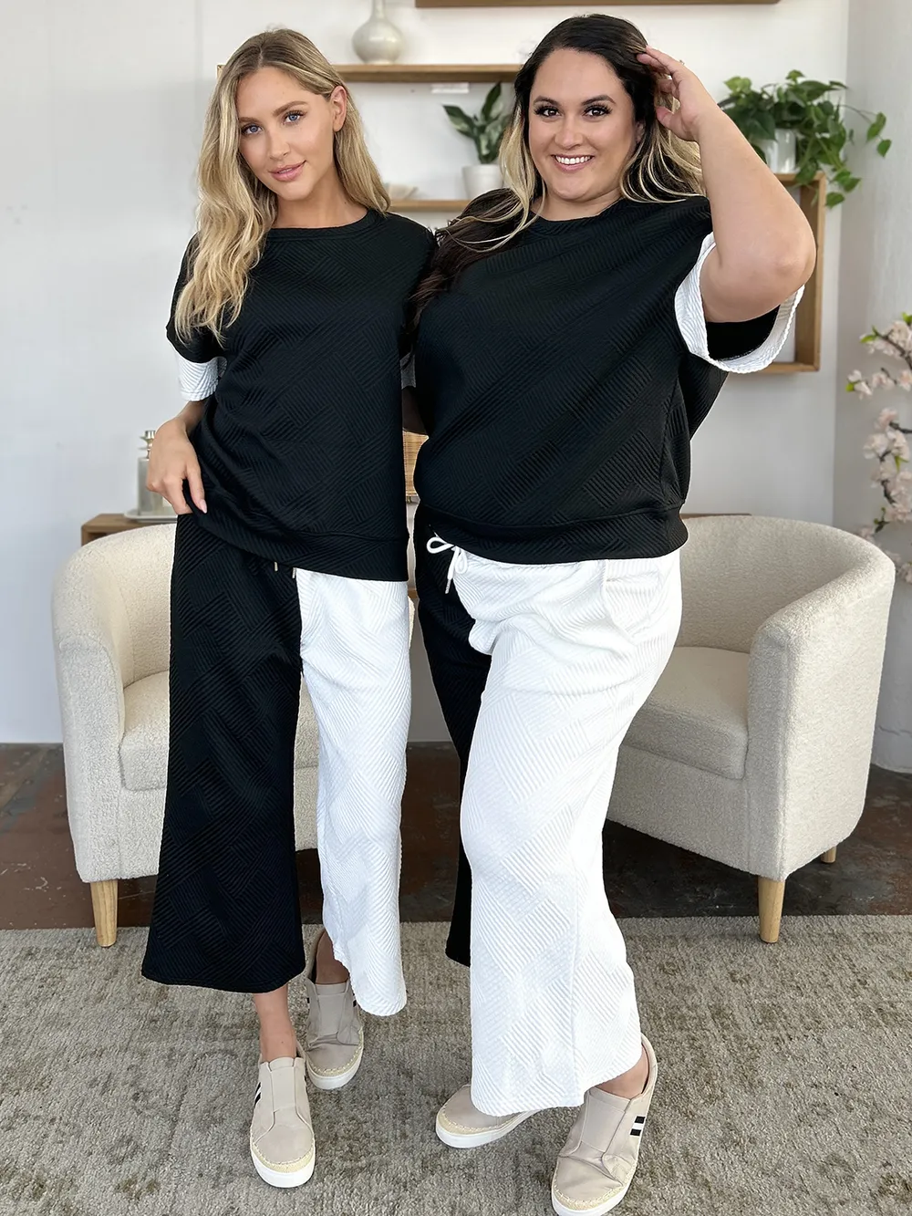 Full Size Texture Contrast T-Shirt and Wide Leg Pants Set, image 5