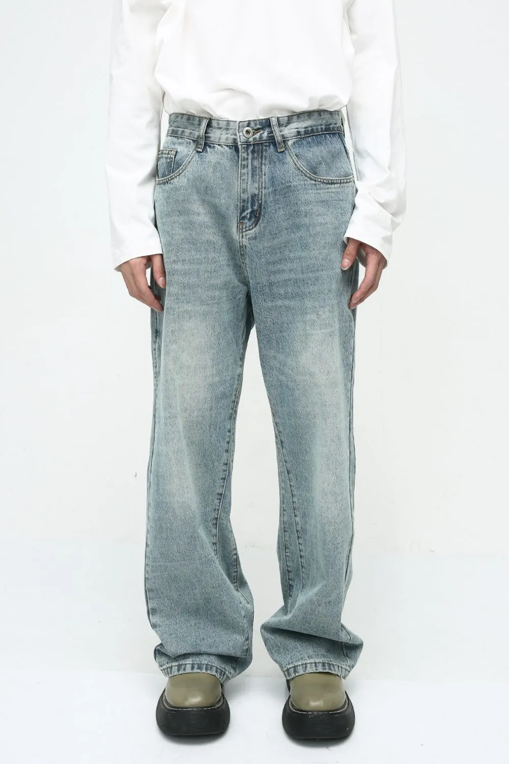 Mid Rise Jeans with Pockets