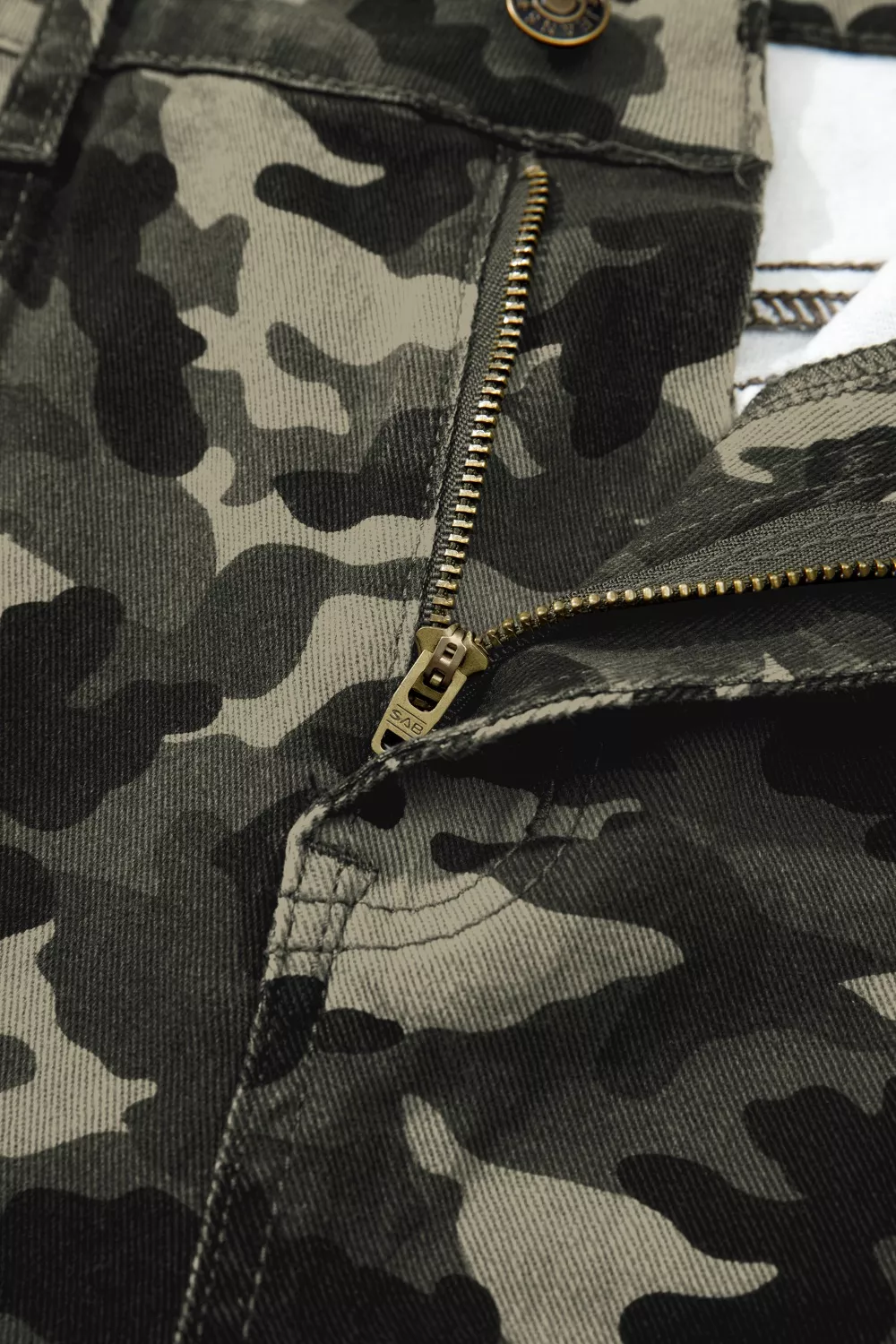 Camouflage Print Multi Pocketed Womens Denim Pants, image 10