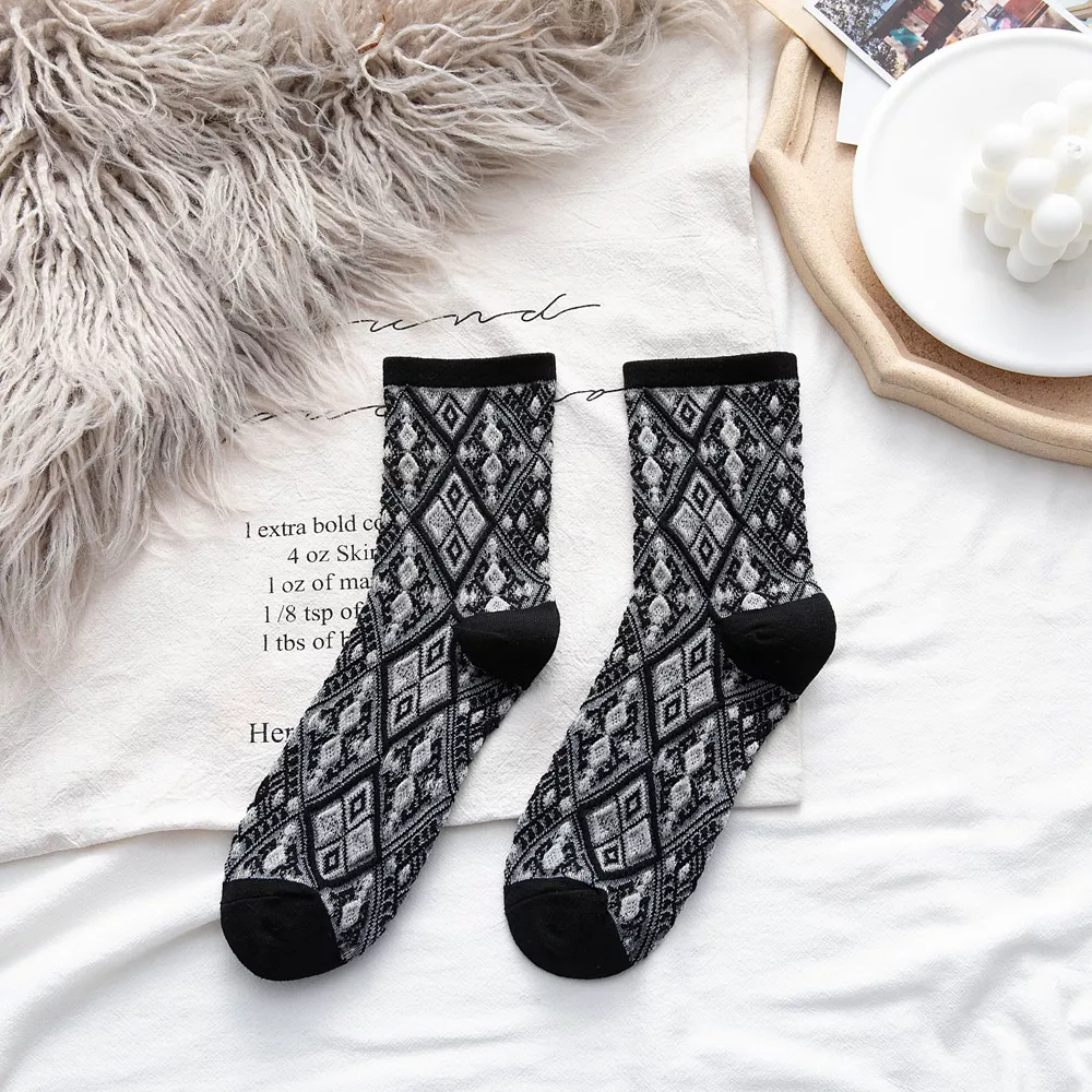 Vintage Argyle Patterned Mid-Calf Socks