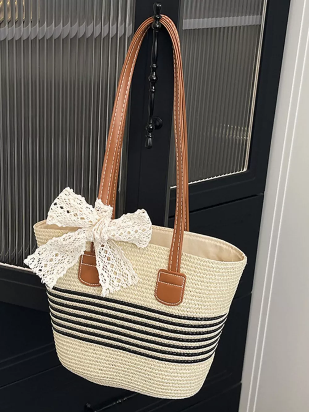 Straw Shoulder Bag with Lace Bow, image 3