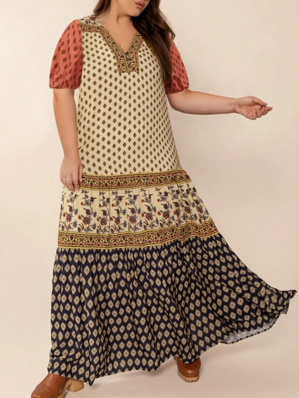 Plus Size Ruched Printed Short Sleeve Midi Dress, image 7