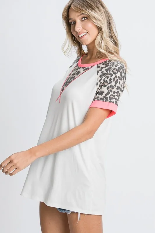 Full Size Leopard Round Neck Short Sleeve T-Shirt with Stitch Plus Size, image 4