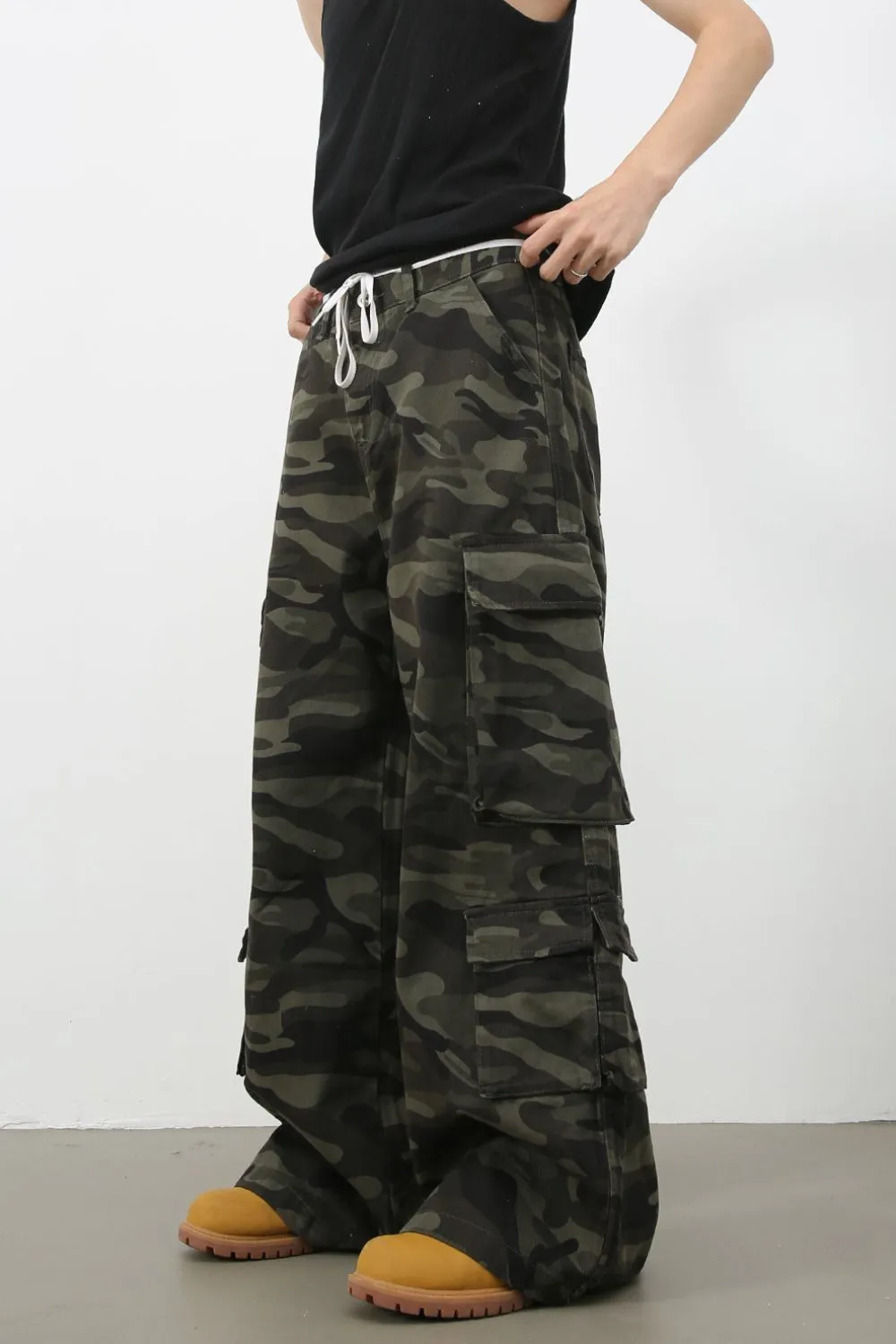 Men's Camouflage Wide Leg Jeans with Cargo Pockets, image 4