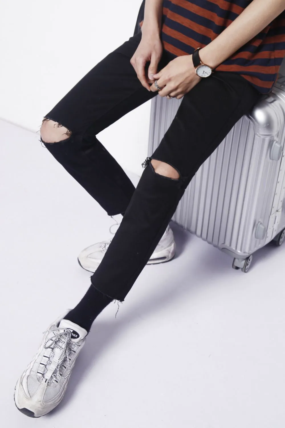Men's Distressed Skinny Jeans, image 2