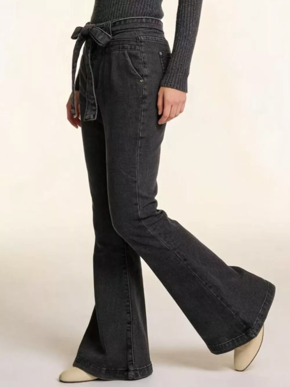Bow-Tie High-Waisted Flare Jeans, image 7