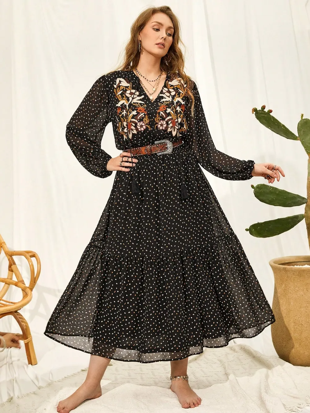 Plus Size Embroidered Tassel Balloon Sleeve Dress, image 3