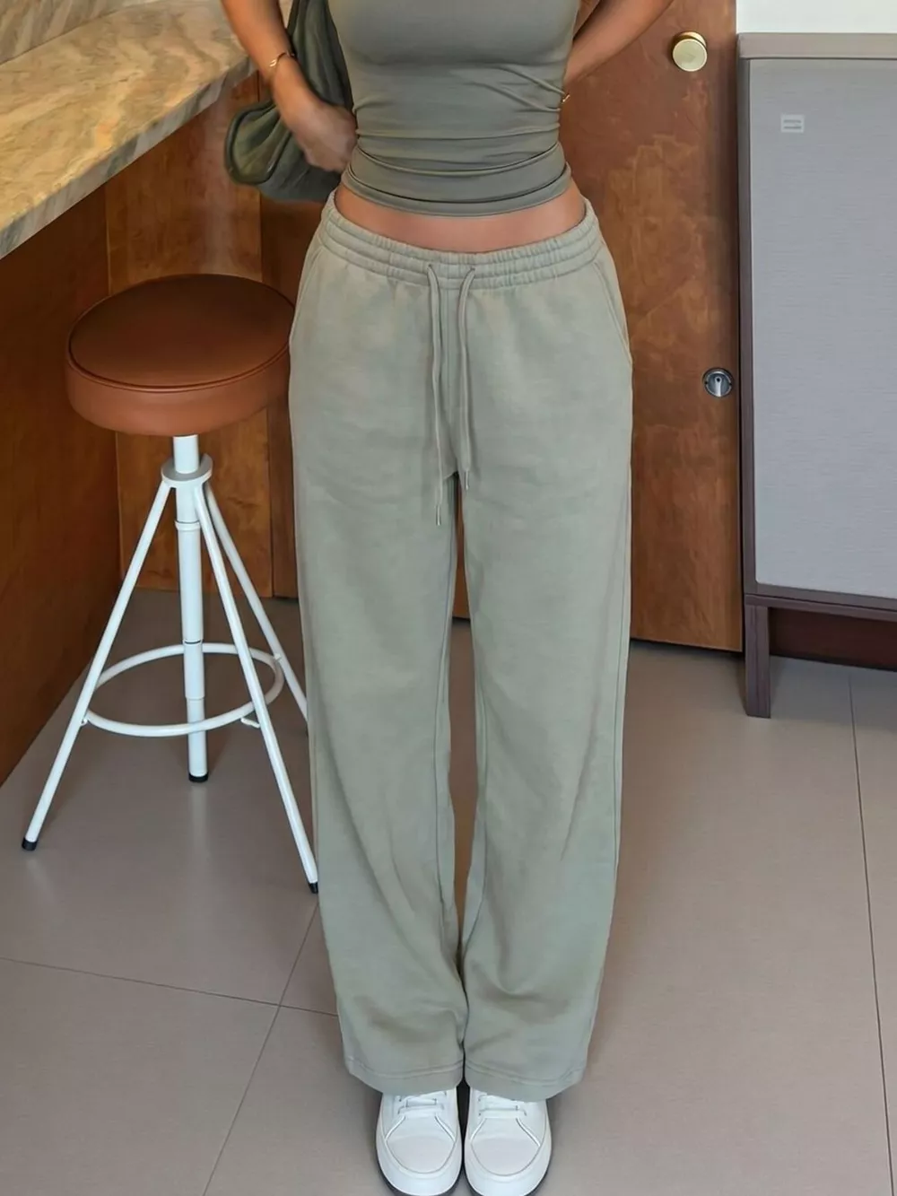 High-Waisted Wide-Leg Sweatpants, image 4