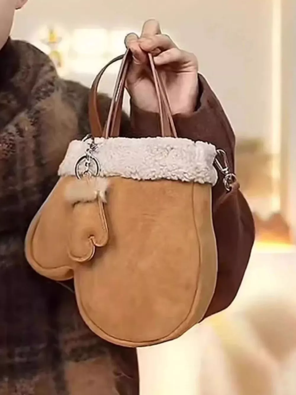 Mitten-Shaped Handbag, image 2