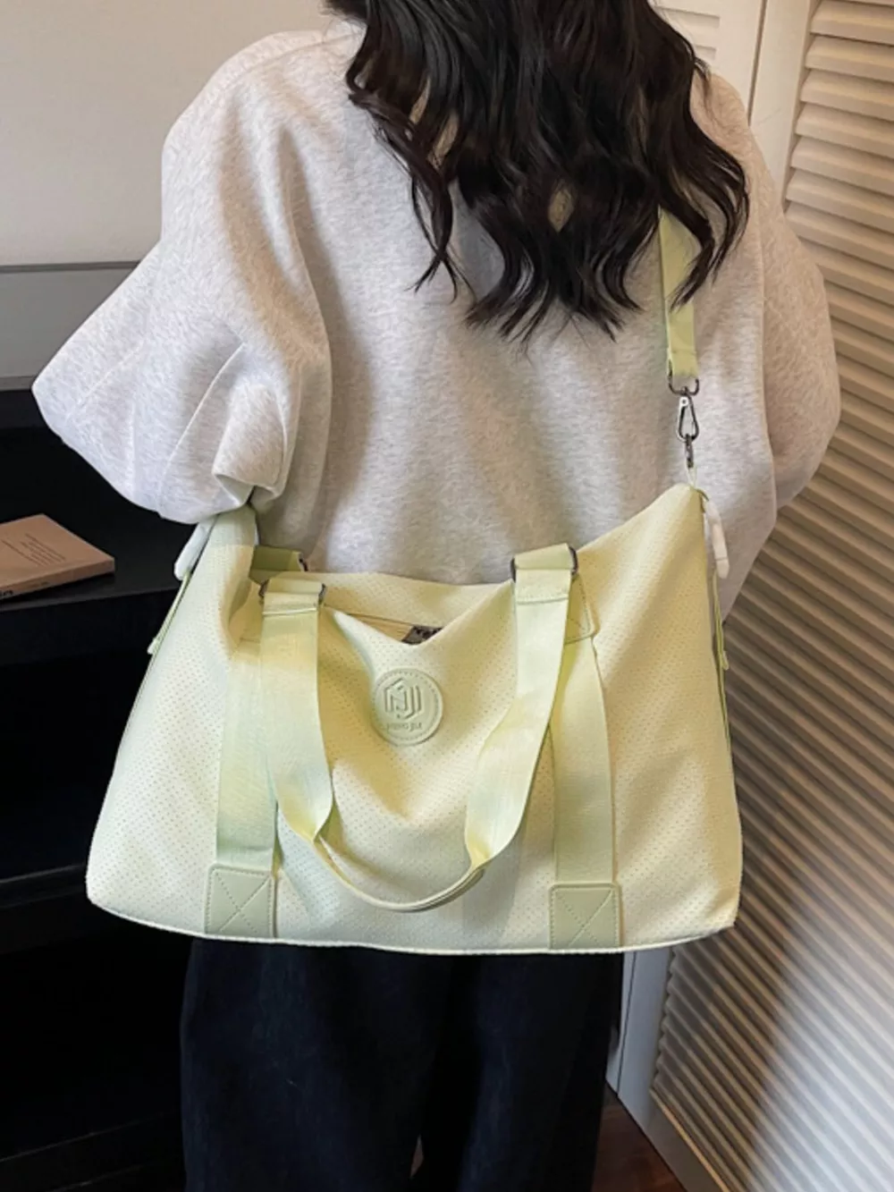 Lightweight Duffle Bag with Adjustable Strap, image 3