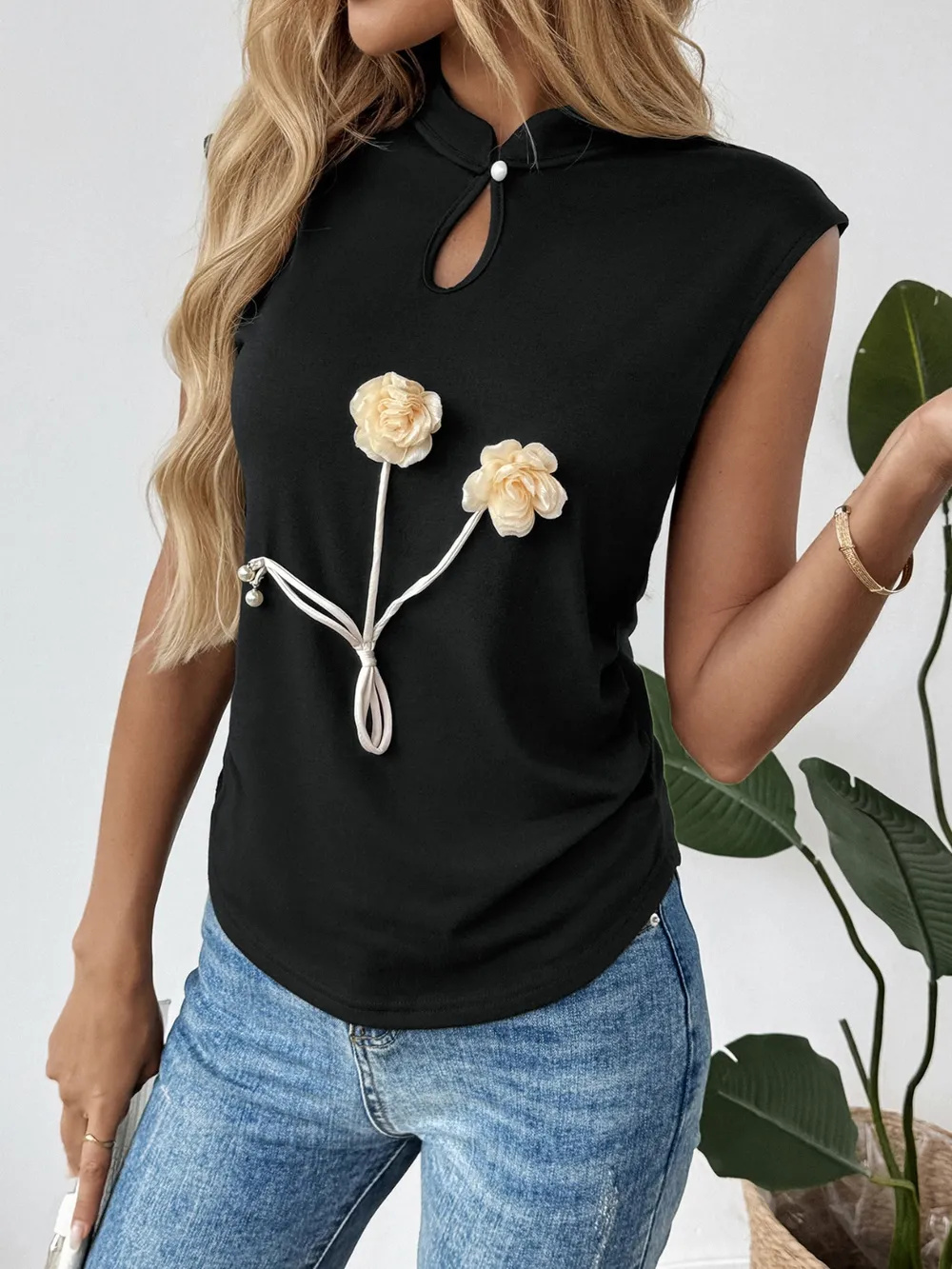 Floral Applique Keyhole Sleeveless Top, image 4