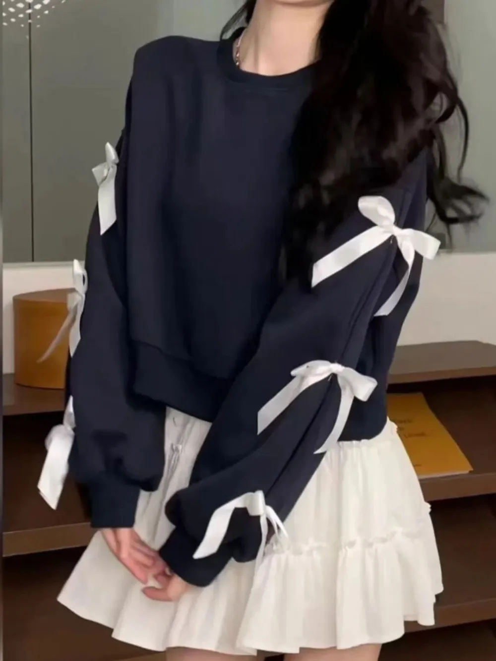 Bow-Detailed Sleeve Round Neck Sweatshirt, image 3