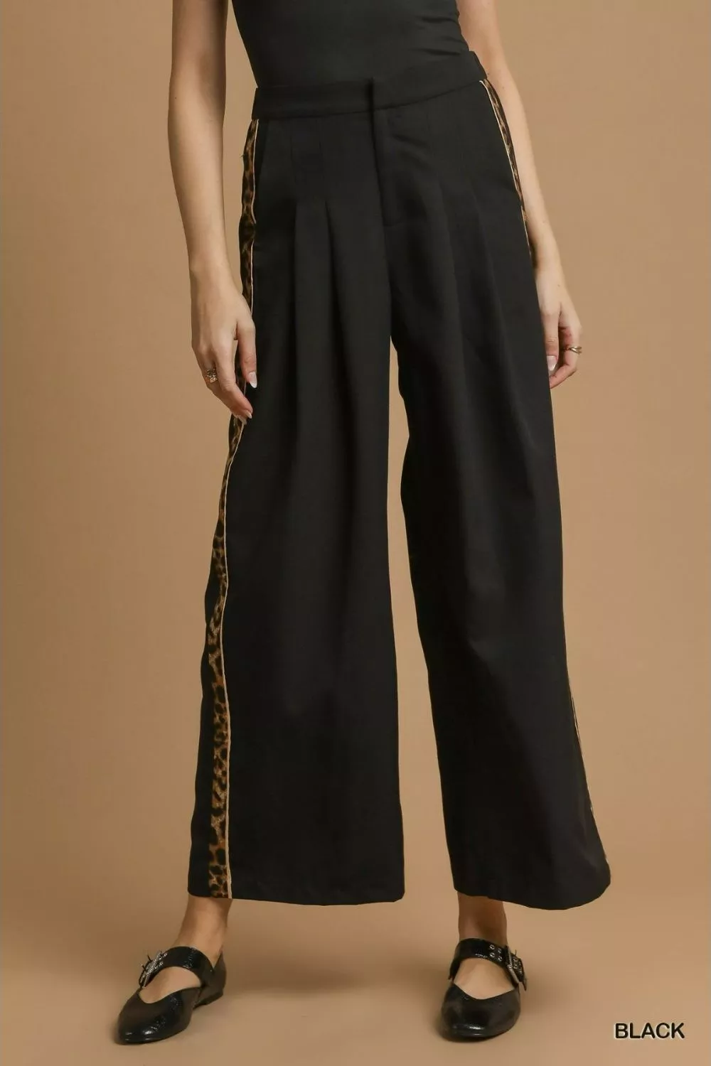 Front Pleated Wide-Leg Pants with Contrast Trim