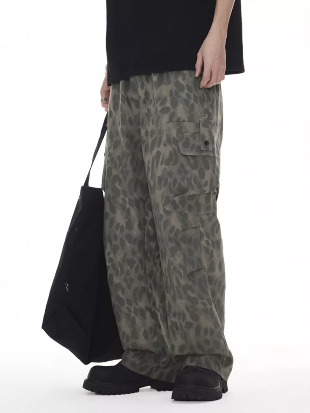 Men's Plus Size Leopard Wide Leg Cargo Pants, image 2