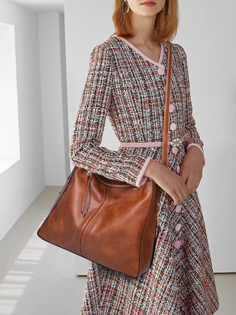 Classic Minimalist PU Leather Shoulder Bag with Spacious Capacity, image 3