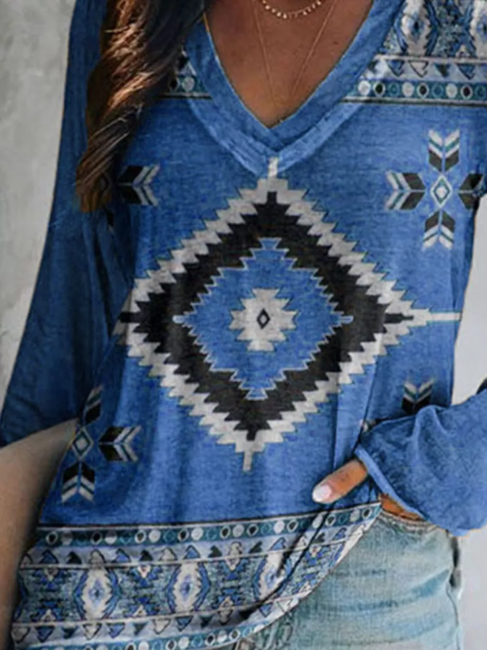 Full Size Geometric V-Neck Long Sleeve T-Shirt Plus Size, image 4