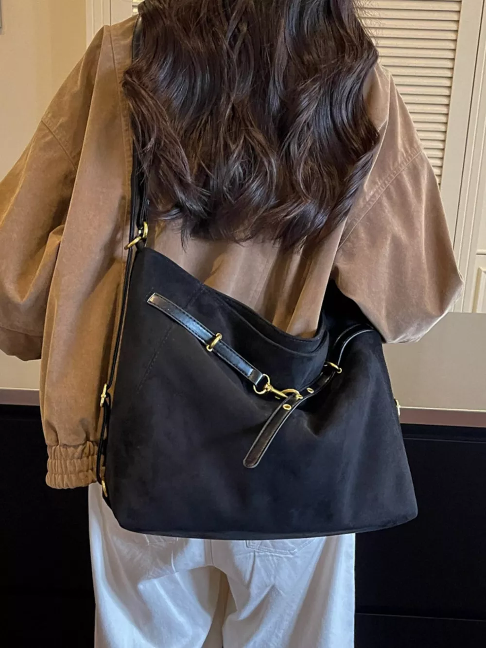 Adjustable Buckle Detail Shoulder Bag