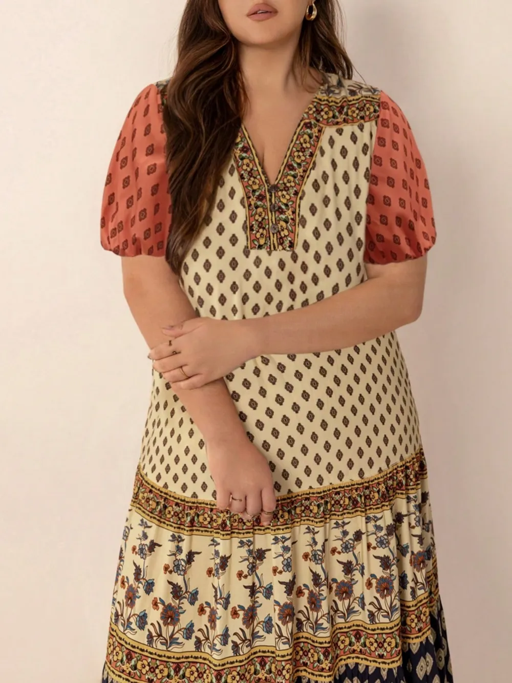 Plus Size Ruched Printed Short Sleeve Midi Dress, image 2