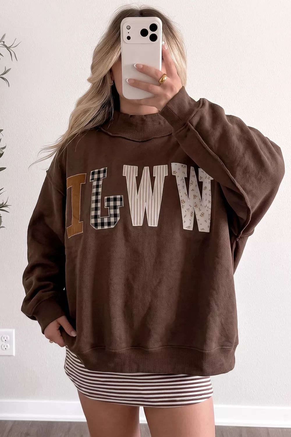 WWJD Mixed Pattern Embroidered Patch Graphic Mock Neck Sweatshirt
