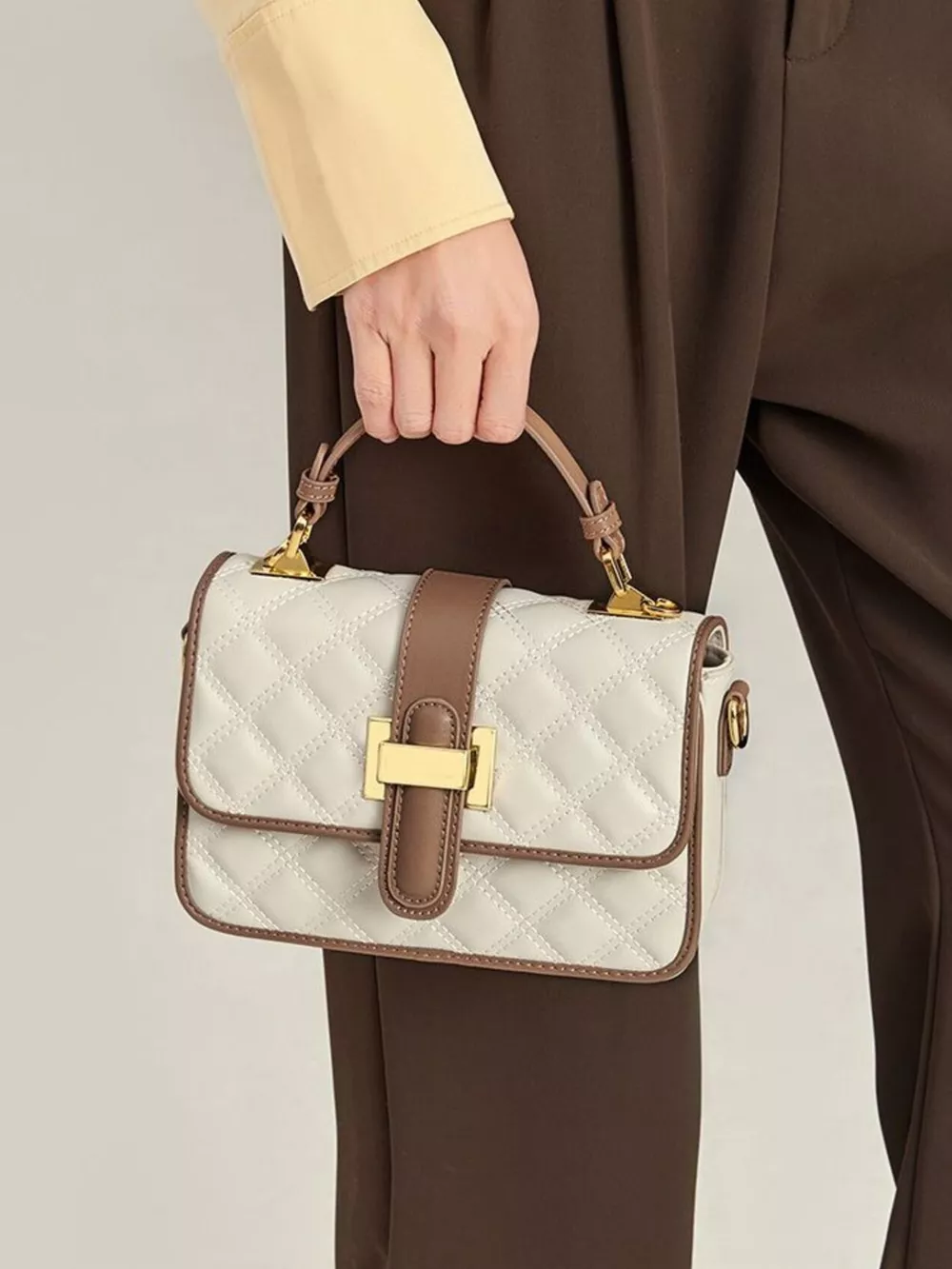 Quilted Contrast Crossbody Bag with Gold-Tone Hardware and Chain Strap, image 3
