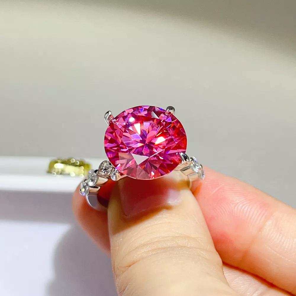 10 Carat 925 Sterling Silver Moissanite Round Cut Ring, image 3