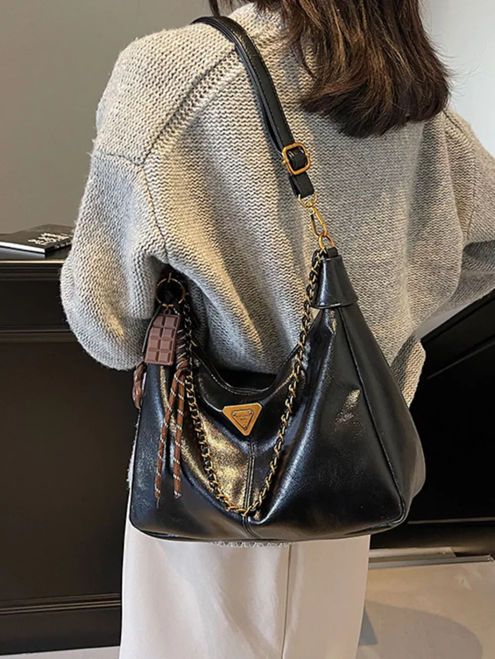 Chain Detail Crossbody Bag, image 4