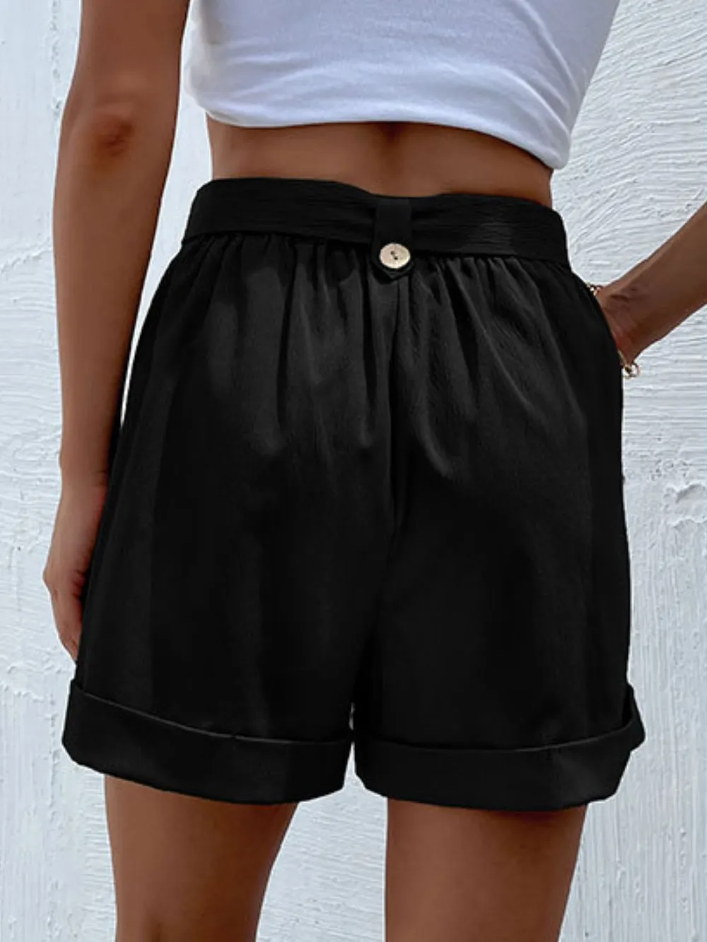 High-Waisted Pleated Shorts with Belt Detail, image 3