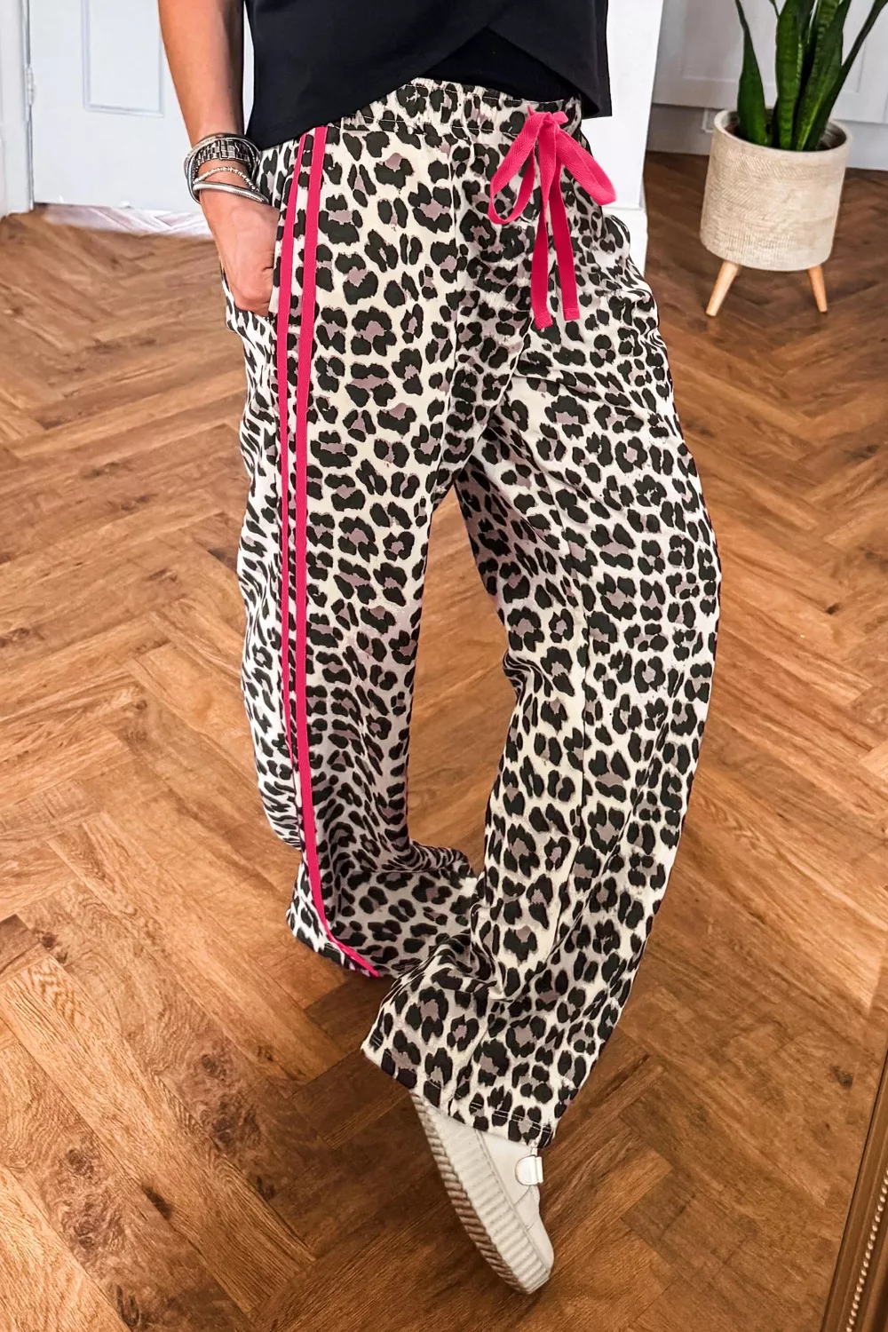 e Leopard Print Drawstring Waist Regular Fit Casual Pants, image 2