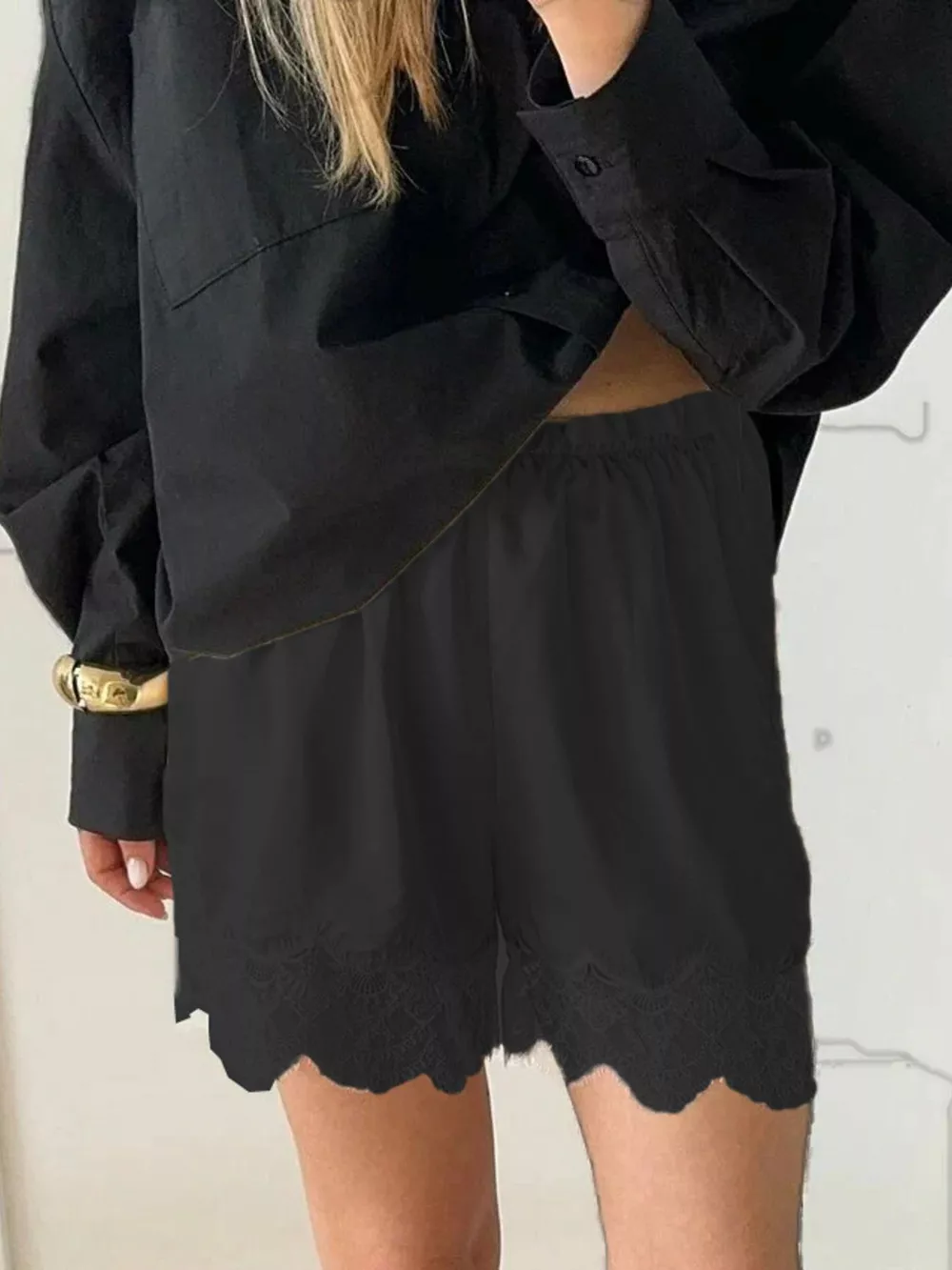 Lace Trim Elastic Waist Shorts