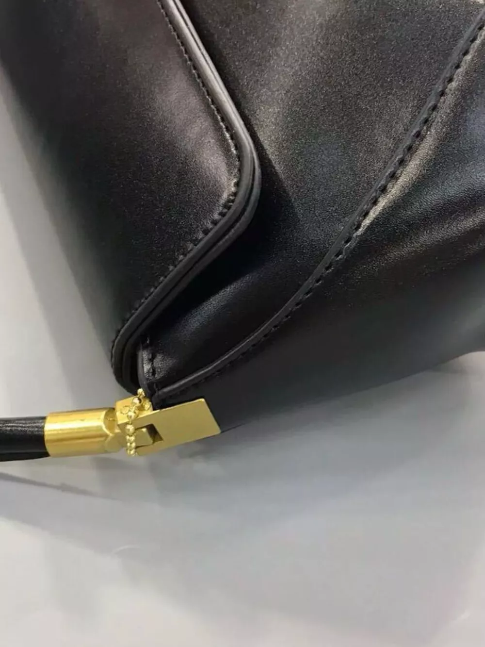 Leather Shoulder Bag with Golden Clasp, image 5