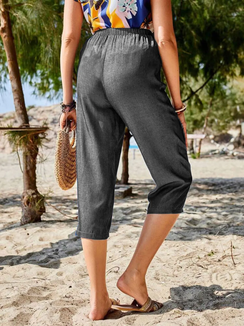 Pocketed Elastic Waist Capris, image 3