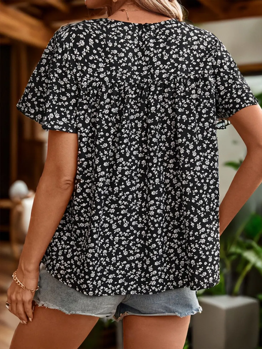 Lace Detail Floral Round Neck Short Sleeve Blouse, image 2