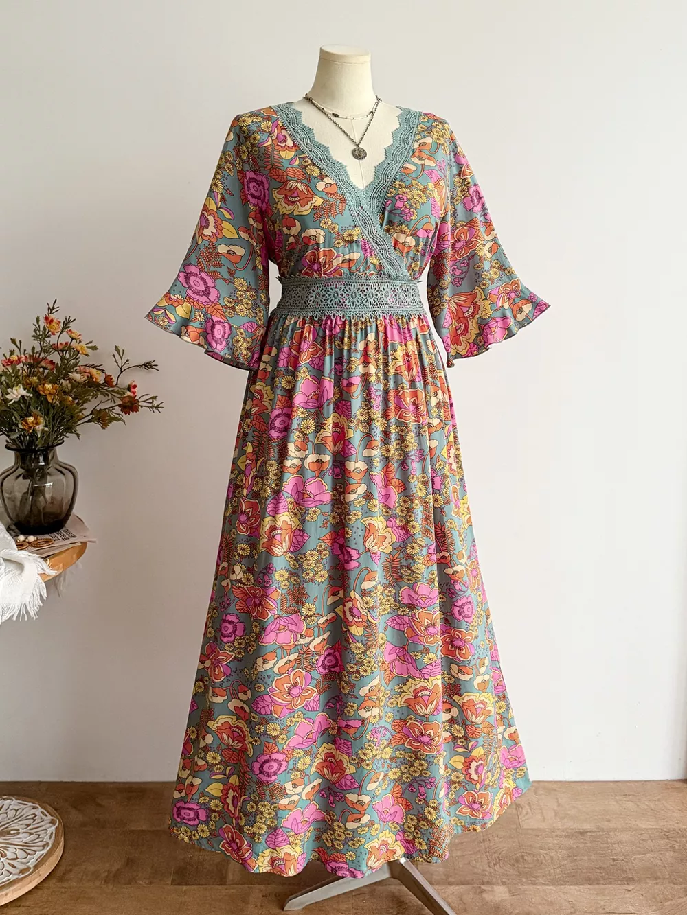 Plus Size Lace Detail Floral Surplice Dress, image 5
