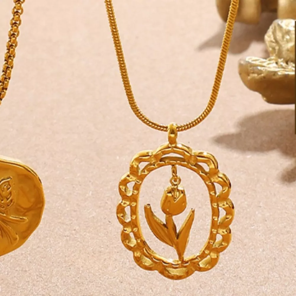 18K Gold-Plated Stainless Steel Flower Pendant Necklace, image 3