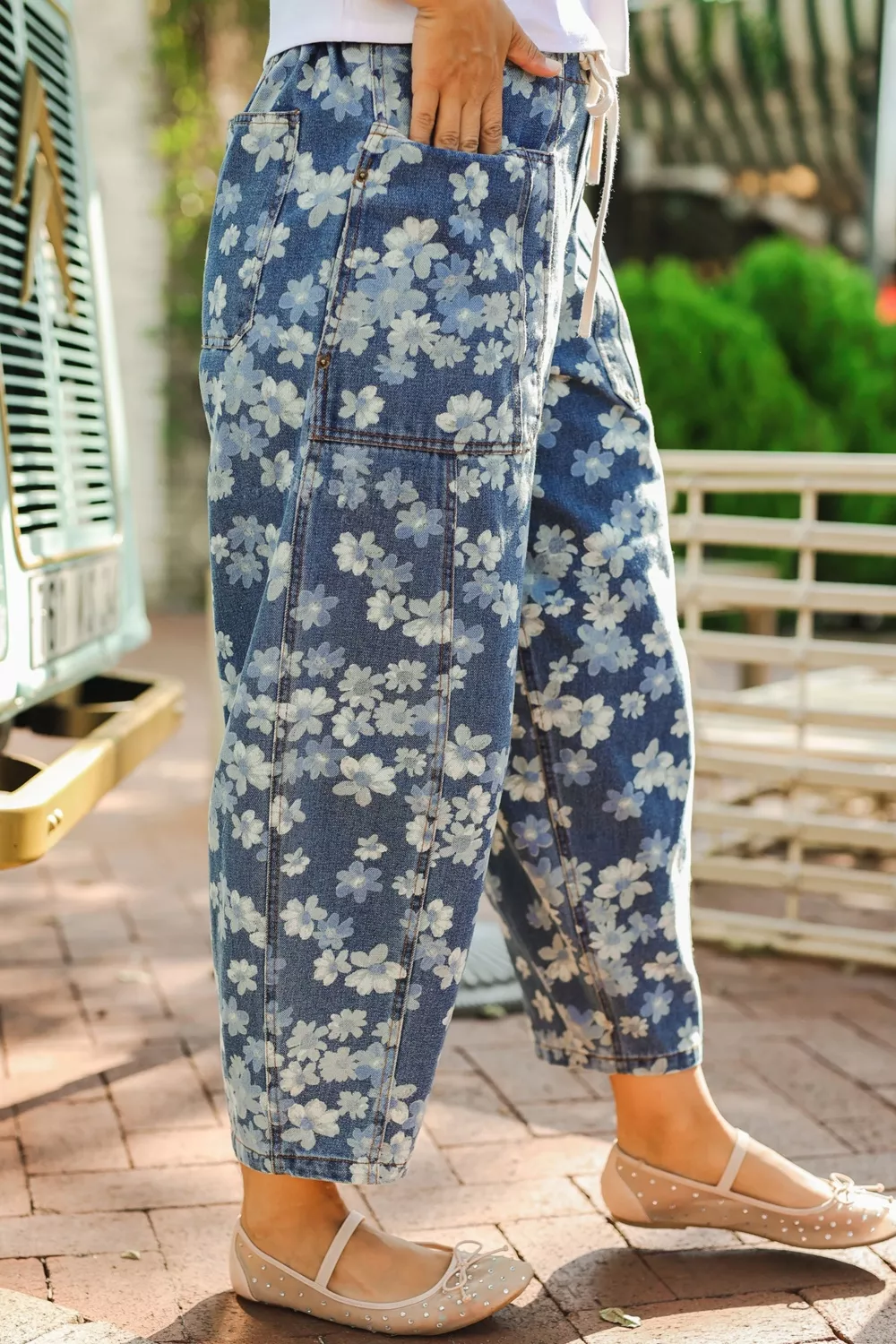 Dainty Floral Printed Drawstring Barrel Jeans, image 3