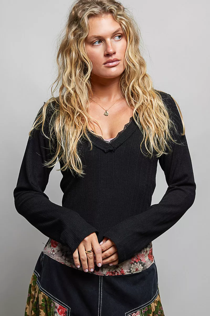 V-Neck Long Sleeve Ribbed Top with Lace-Accent Neckband, image 3