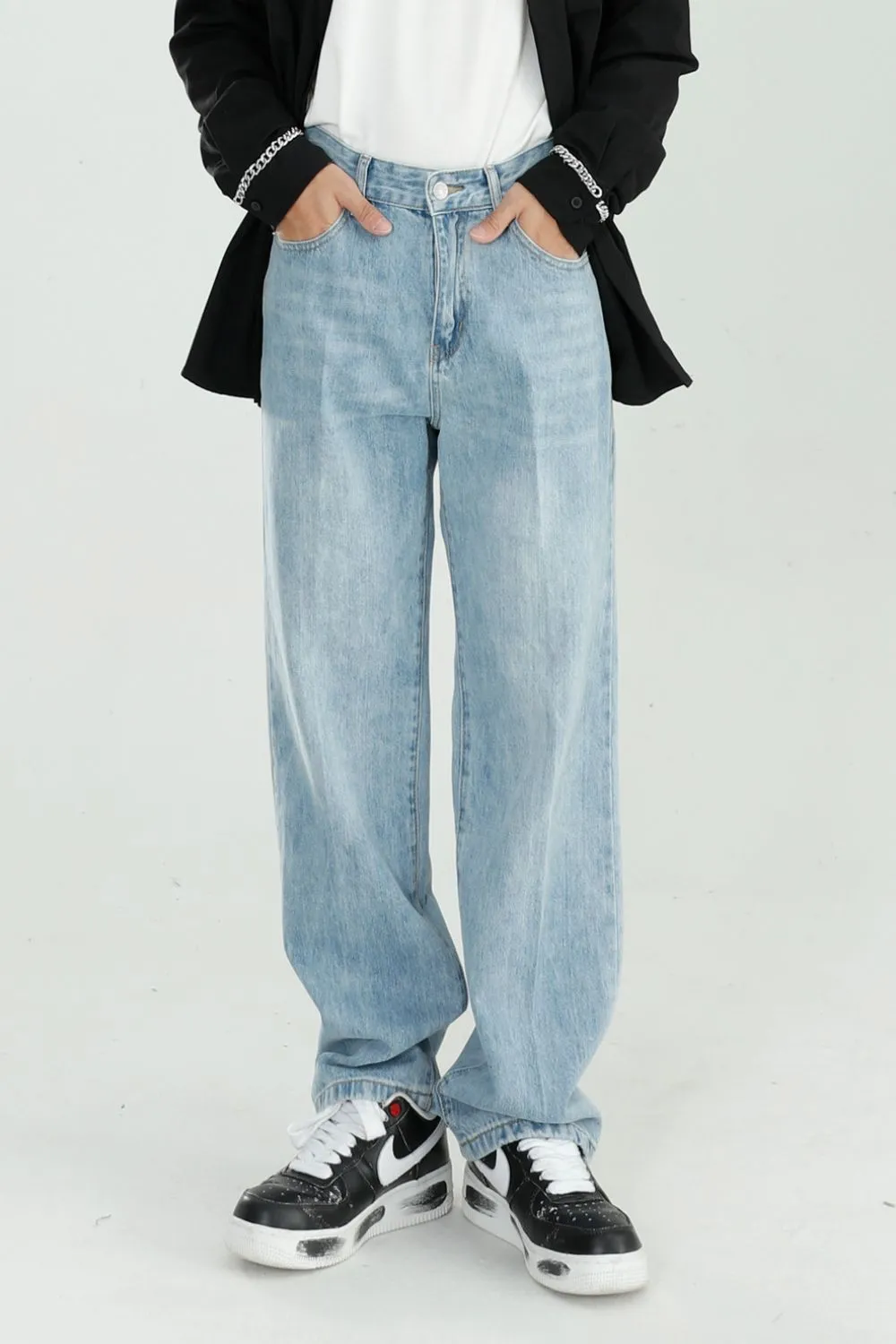 Mid Rise Wide Straight Jeans with Pockets, image 2