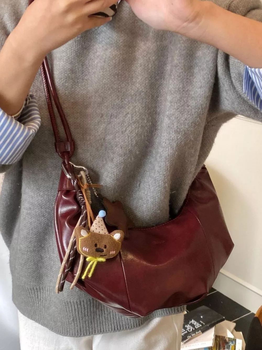Crescent-Shaped Leather Shoulder Bag, image 4