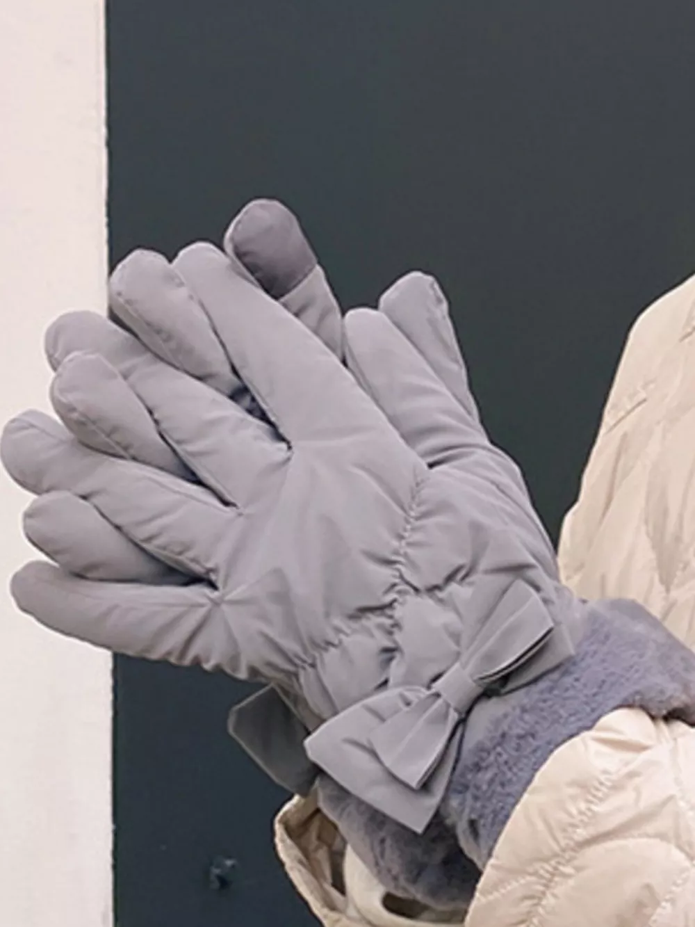 Bow-Decorated Plush Cuff Gloves, image 6