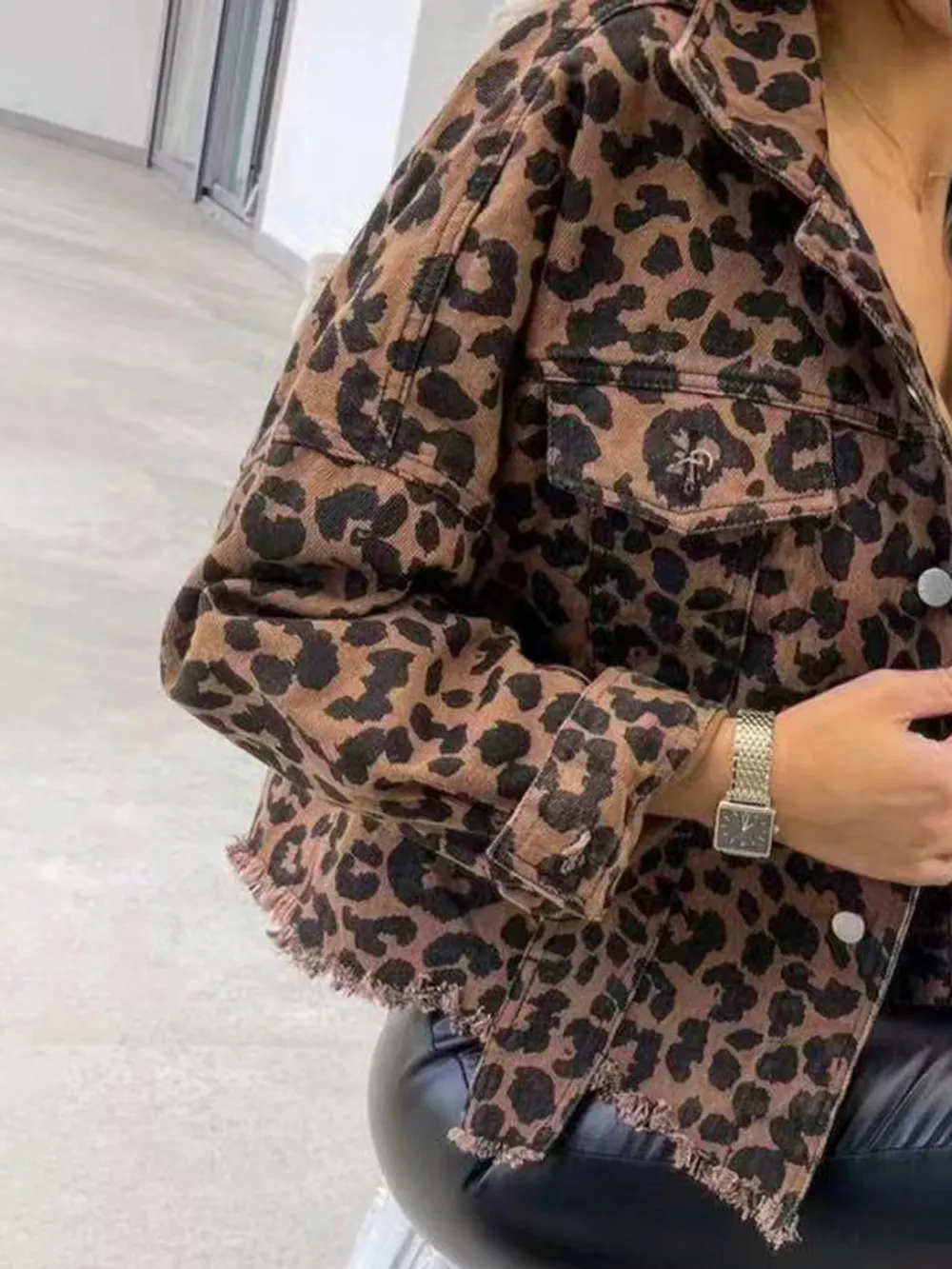 Raw Hem Leopard Collared Neck Denim Jacket, image 3