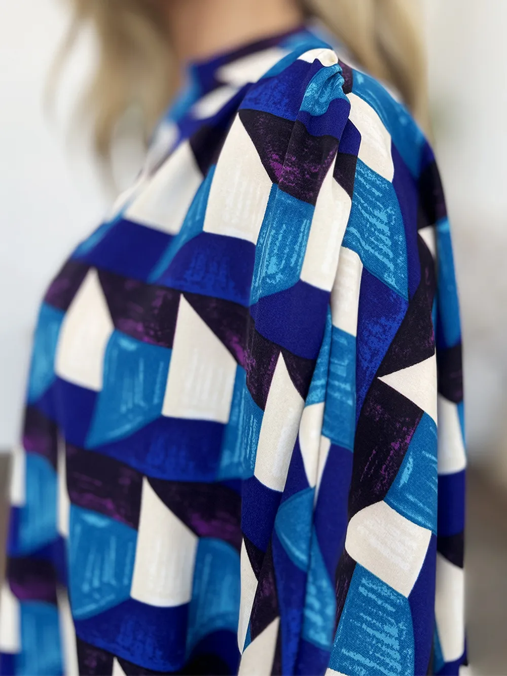 Full Size Geometric Notched Half Sleeve Blouse, image 4