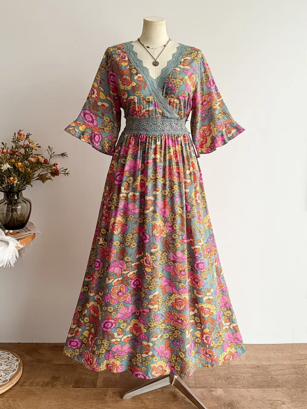 Plus Size Lace Detail Floral Surplice Dress, image 4