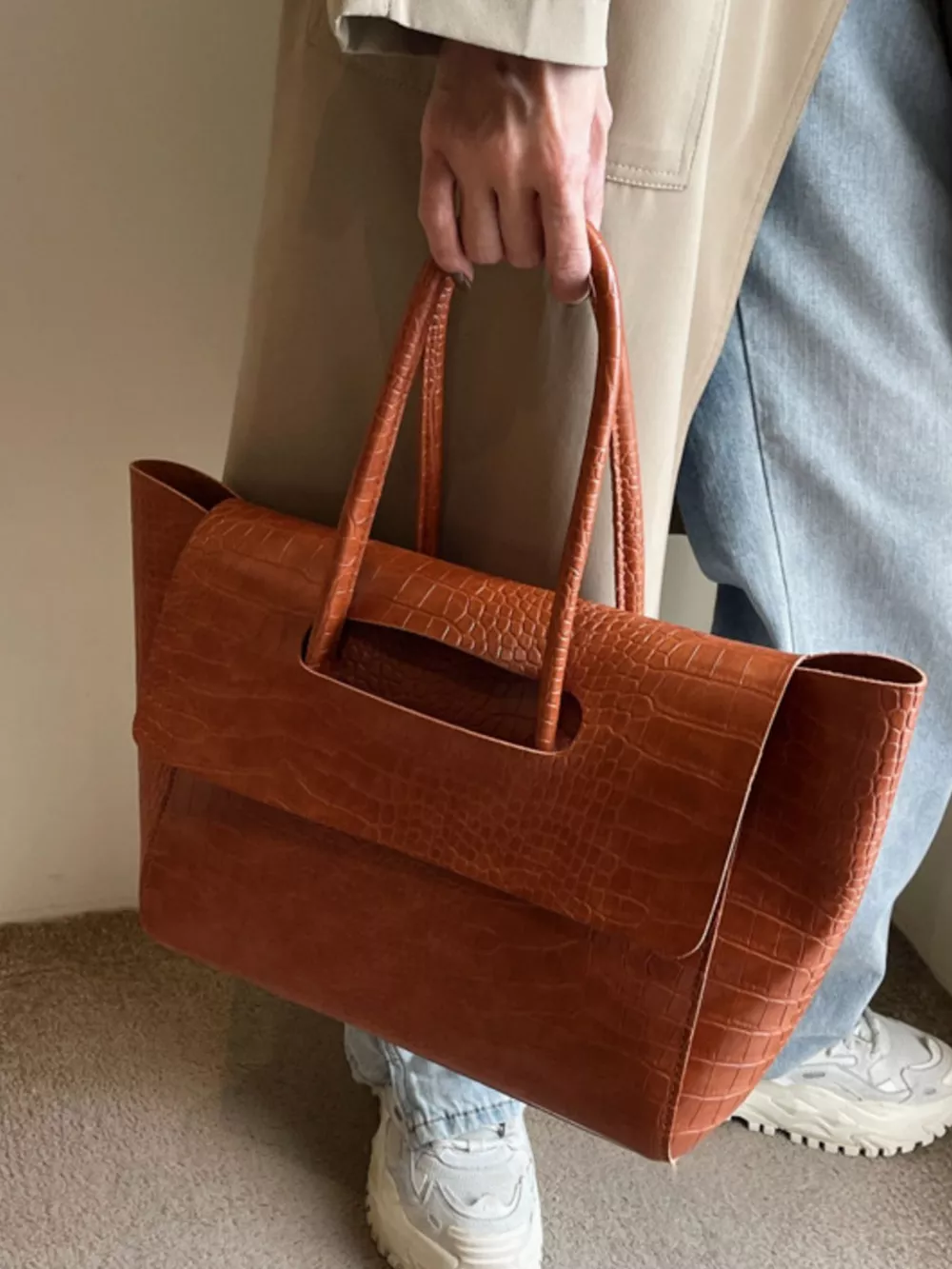 Crocodile-Embossed Shoulder Bag, image 10