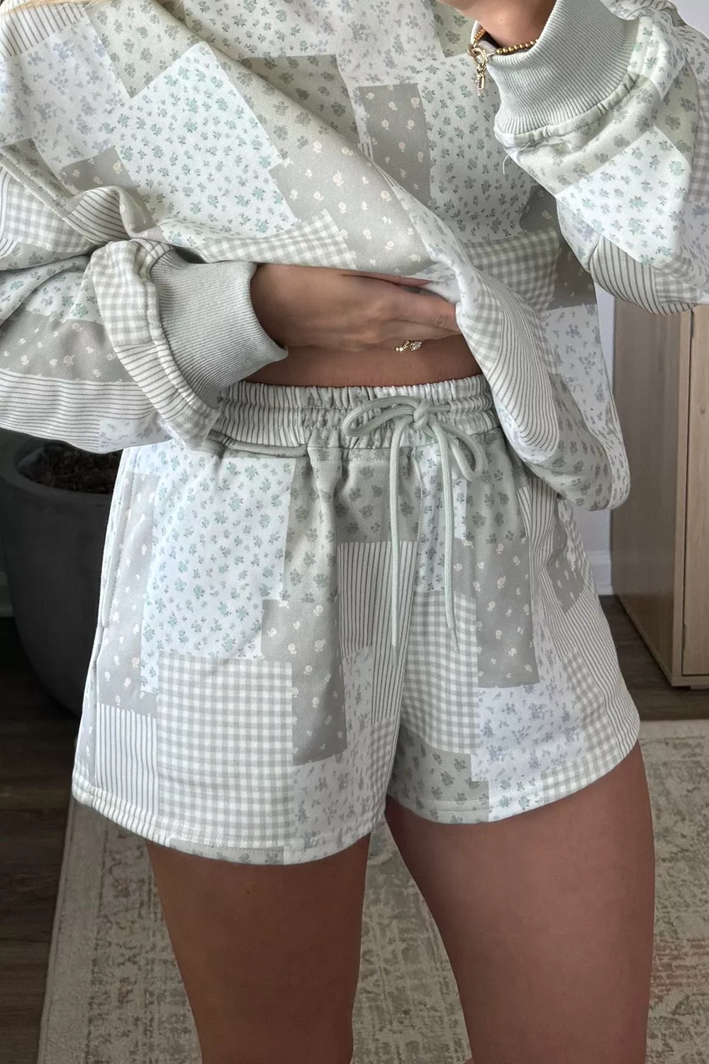 Patchwork Floral Print Drop Shoulder Baggy Pullover Drawstring Shorts Set, image 7