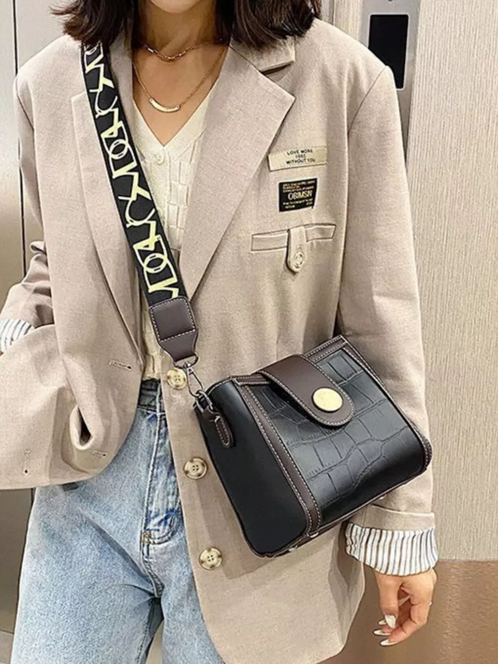 Crocodile Pattern Wide Strap Crossbody Bag, image 2