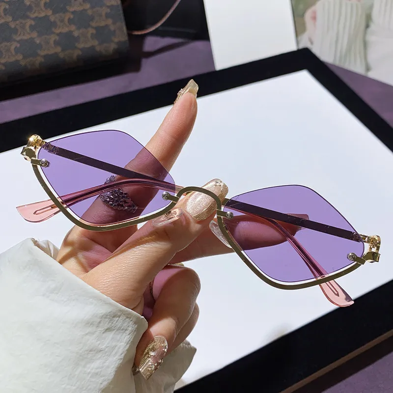 Cat Eye Sunglasses with Gold Metal Frame, image 3
