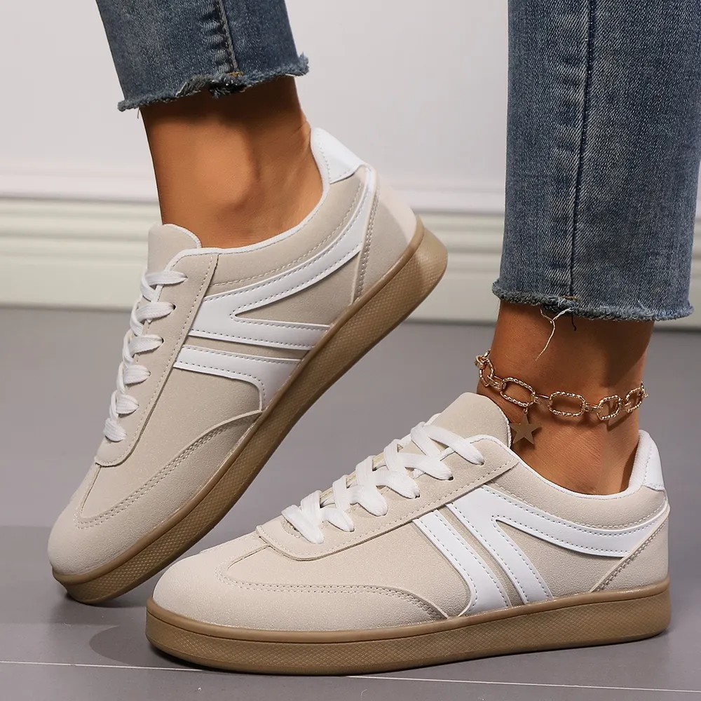 Lace Up Round Toe Flat Sneakers