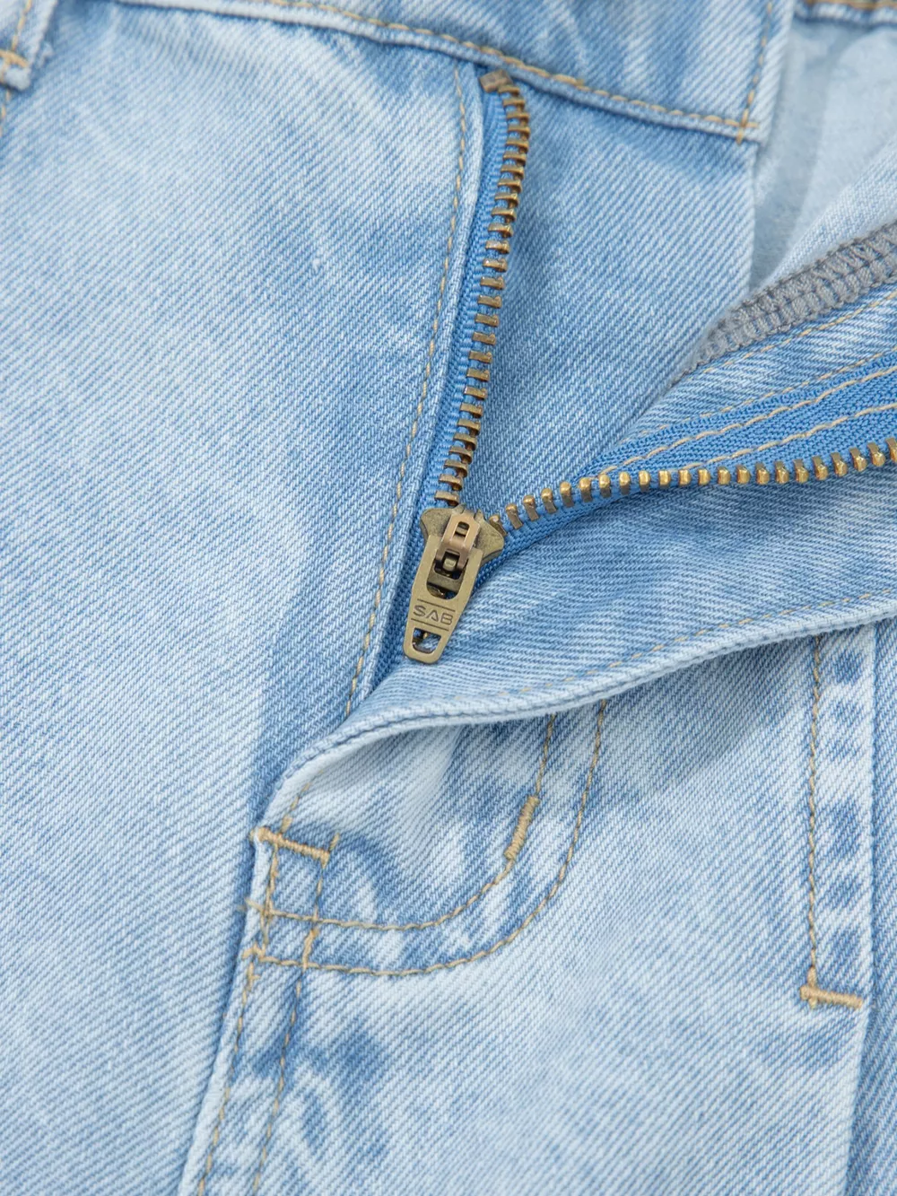 Studded Side Slit Leg Frayed Pocketed Wide Leg Jeans, image 8